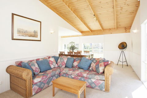 Beechworth Cedar Cottages - Lightning Ridge Tourism 1