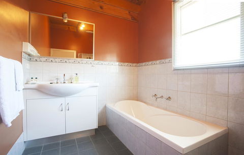 Beechworth Cedar Cottages - Lightning Ridge Tourism 11