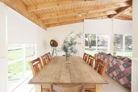 Beechworth Cedar Cottages - Lightning Ridge Tourism 3