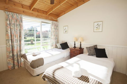 Beechworth Cedar Cottages - Lightning Ridge Tourism 10