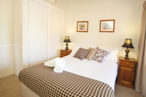 Beechworth Cedar Cottages - Lightning Ridge Tourism 7