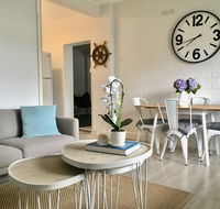The Wheelhouse - 2BR Waterfront Apt in town - Lightning Ridge Tourism