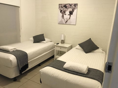 Mildura Holiday Villas - Lightning Ridge Tourism 12