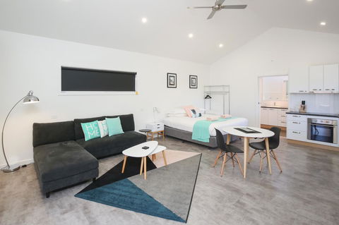 Mildura Holiday Villas - Lightning Ridge Tourism 0