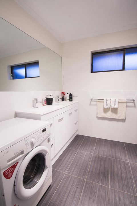 Mildura Holiday Villas - Lightning Ridge Tourism 18
