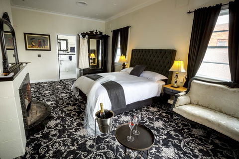 The Commercial Boutique Hotel - Lightning Ridge Tourism 0