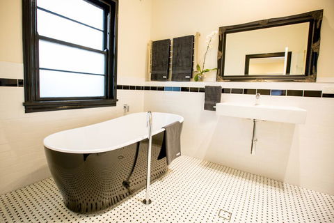 The Commercial Boutique Hotel - Lightning Ridge Tourism 1