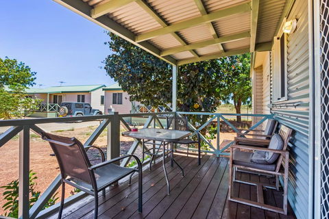 The Cove Holiday Village - Lightning Ridge Tourism 3