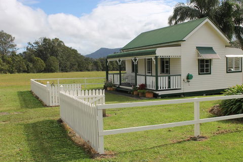 The Dollhouse Cottage - Lightning Ridge Tourism 2