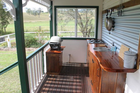 The Dollhouse Cottage - Lightning Ridge Tourism 3