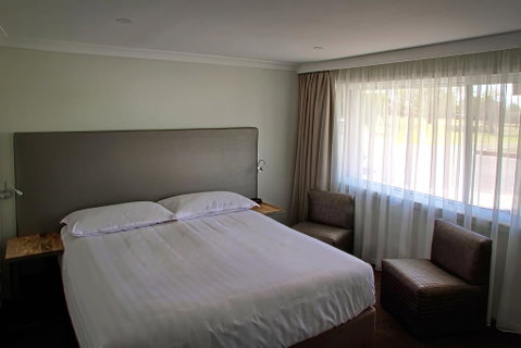 The Duck Inn Apartments - Lightning Ridge Tourism 2