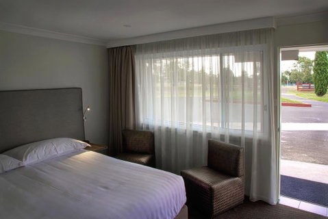The Duck Inn Apartments - Lightning Ridge Tourism 1