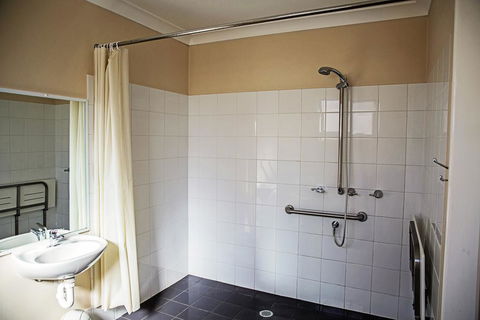 The Gallery Motor Inn - Lightning Ridge Tourism 3