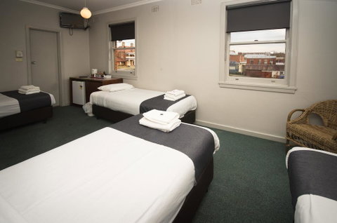 The George Hotel - Lightning Ridge Tourism 1