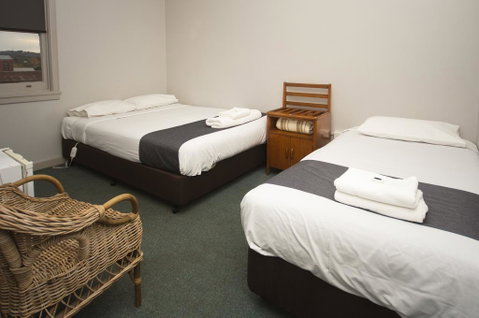 The George Hotel - Lightning Ridge Tourism 2