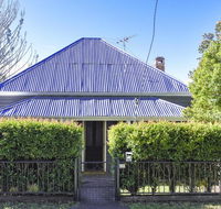 The Grey House - Lightning Ridge Tourism