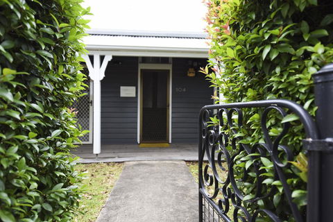 The Grey House - Lightning Ridge Tourism 2