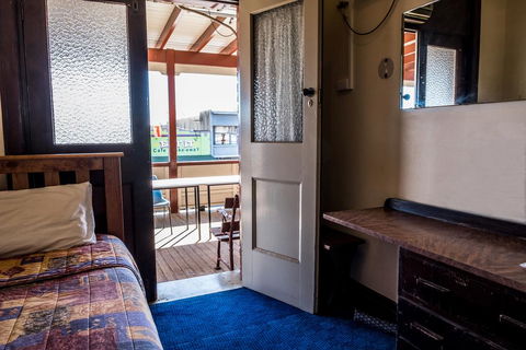 The Imperial Hotel - Lightning Ridge Tourism 1