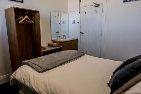 The Imperial Hotel - Lightning Ridge Tourism 3