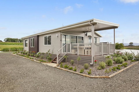 The Lake House @ 201 - Lightning Ridge Tourism 0
