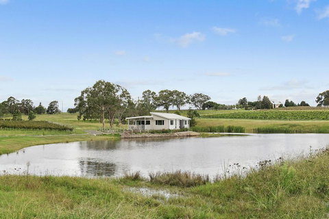 The Lake House @ 201 - Lightning Ridge Tourism 1