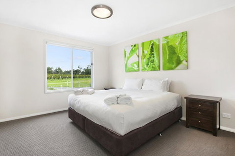 The Lake House @ 201 - Lightning Ridge Tourism 3