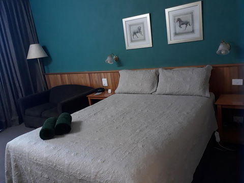 The Moe Motor Inn - Lightning Ridge Tourism 1