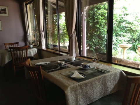 The Noble Grape Guesthouse - Lightning Ridge Tourism 2