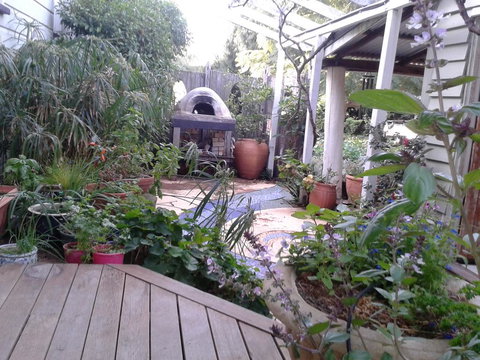 The Old Church Bed And Breakfast - Lightning Ridge Tourism 3