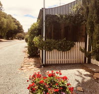 The Olde Devonshire House - Lightning Ridge Tourism