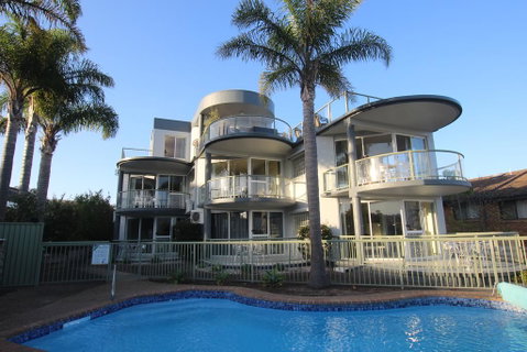 The Palms Apartments - Lightning Ridge Tourism 1