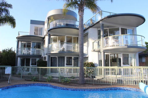 The Palms Apartments - Lightning Ridge Tourism 2