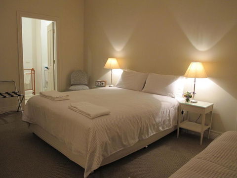 The Playhouse Hotel - Lightning Ridge Tourism 2