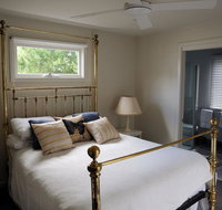 The Red Feather Inn - Lightning Ridge Tourism