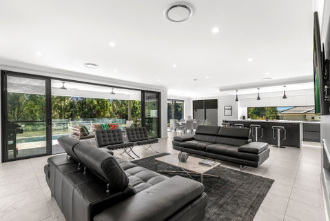 The Residence - Lightning Ridge Tourism 1
