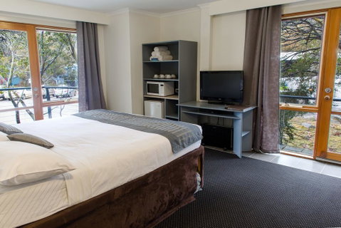 The River Inn Thredbo - Lightning Ridge Tourism 2