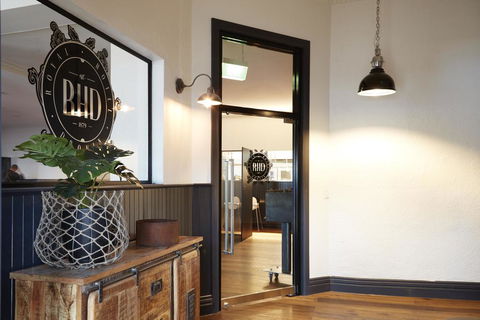 The Royal Hotel, Drouin - Lightning Ridge Tourism 0