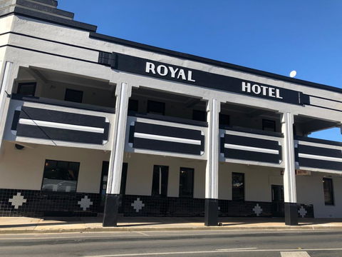 The Royal Hotel, Drouin - Lightning Ridge Tourism 1