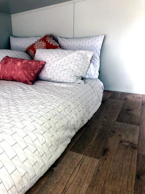 The Saddle Camp Tiny House, Braidwood - Lightning Ridge Tourism 3