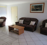 The Salamander' 99 Salamander Way - aircon  large yard for kids - Lightning Ridge Tourism
