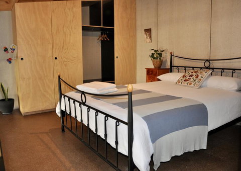 The Shouse - Durrants Lookout - Lightning Ridge Tourism 1