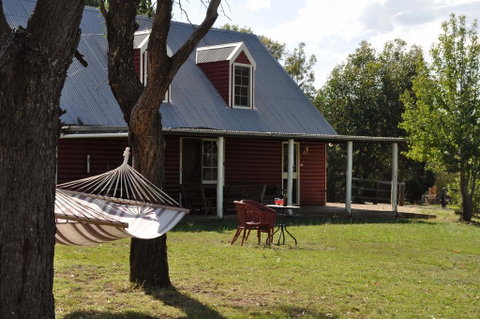 The Stables - Lightning Ridge Tourism 0