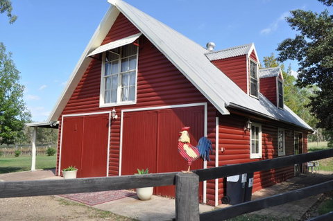 The Stables - Lightning Ridge Tourism 2