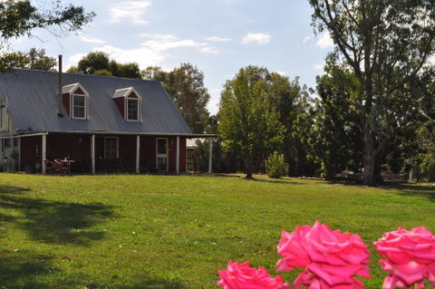The Stables - Lightning Ridge Tourism 1