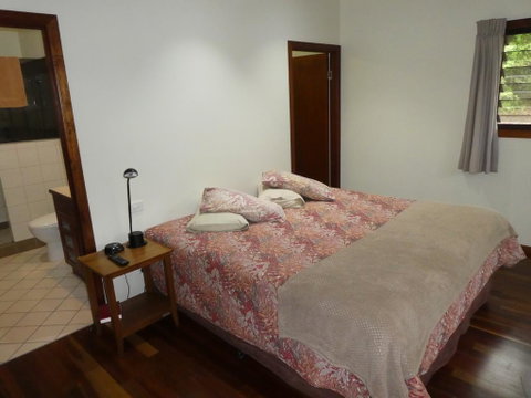 The Summit Bed & Breakfast - Lightning Ridge Tourism 2