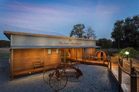 The Swan Valley Retreat - Lightning Ridge Tourism 3