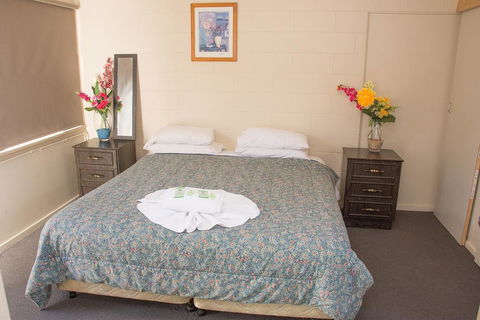 The Swiss Motel - Lightning Ridge Tourism 2