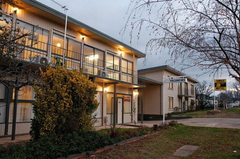 The Swiss Motel - Lightning Ridge Tourism 0