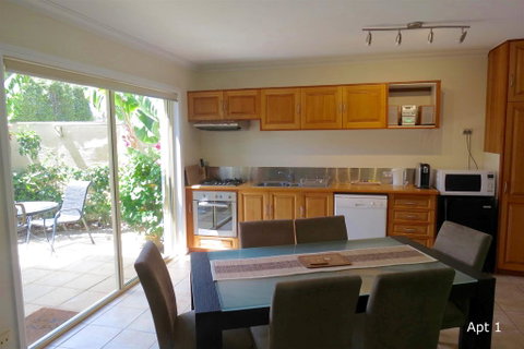 The Wave Oasis SC B&B - Lightning Ridge Tourism 1