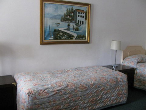The Wayfarer Motel - Lightning Ridge Tourism 3